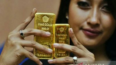 Harga emas Antam Kamis pagi turun Rp8.000 per gram