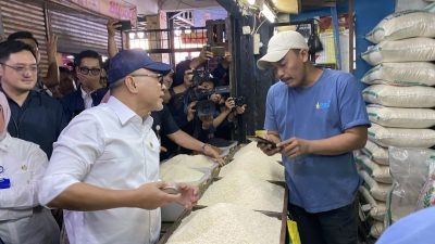 Mendag tinjau harga bahan pokok di Pasar Sederhana Bandung