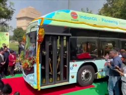 India luncurkan bus dengan sel bahan bakar hidrogen hijau pertama