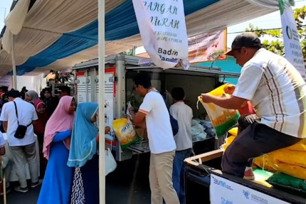 Pemkab Batang gelar pasar ekonomis gandeng Bulog kemudian BI