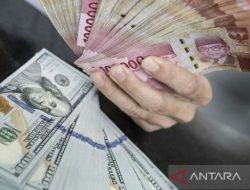 Dolar bertahan dekat tertinggi 10-bulan di awal Asia, terus tekan yen